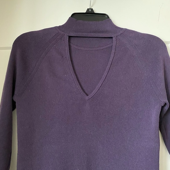 Banana Republic mock neck with cut out size XS - Picture 3 of 4